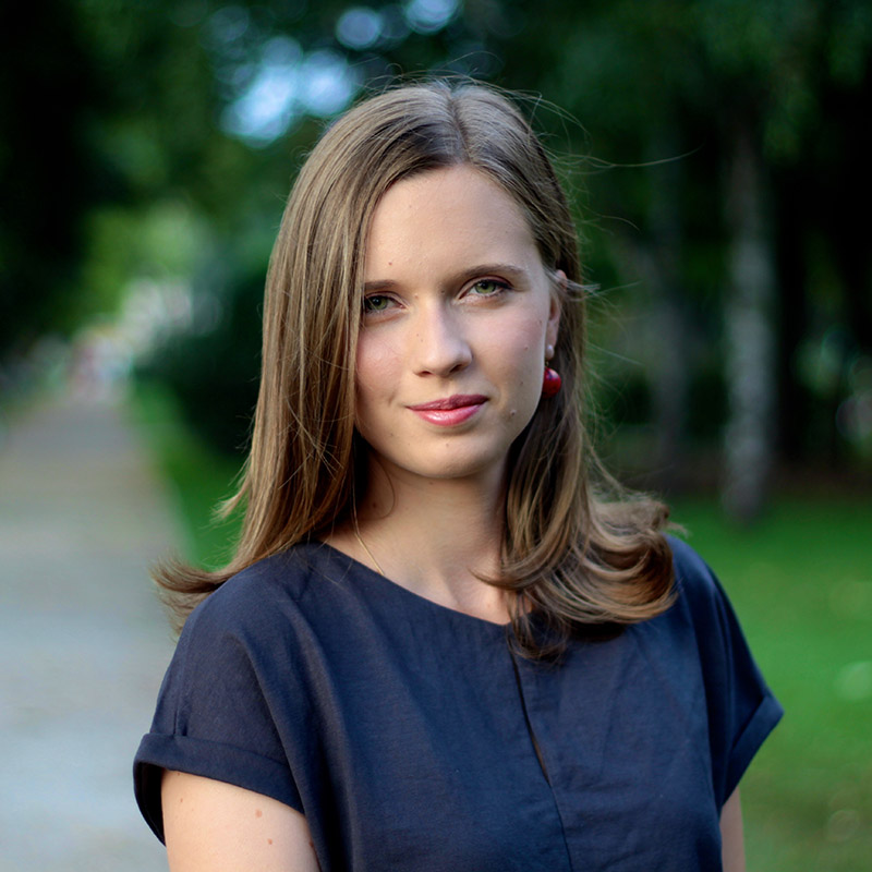 Evelin Toth Thumbnail